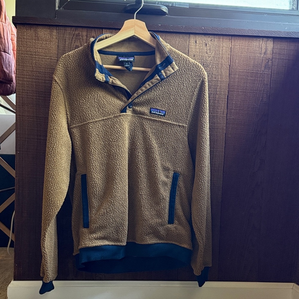 Patagonia Tan and Navy Fleece Pullover